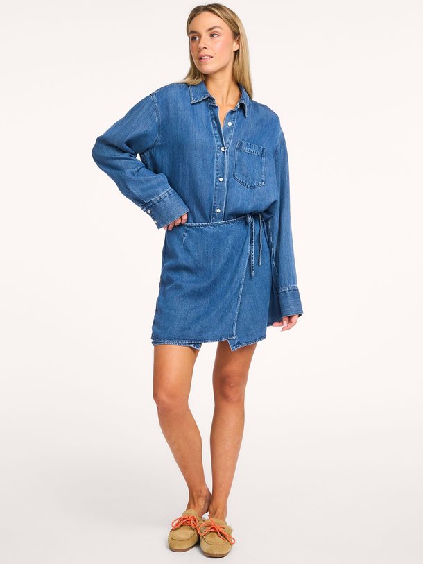 Ontdek de Sasky lyocell overslag jurk van Samsoe Samsoe in de kleur Blauw bij Orangebag. Op werkdagen voor 21:45 besteld, morgen in huis.