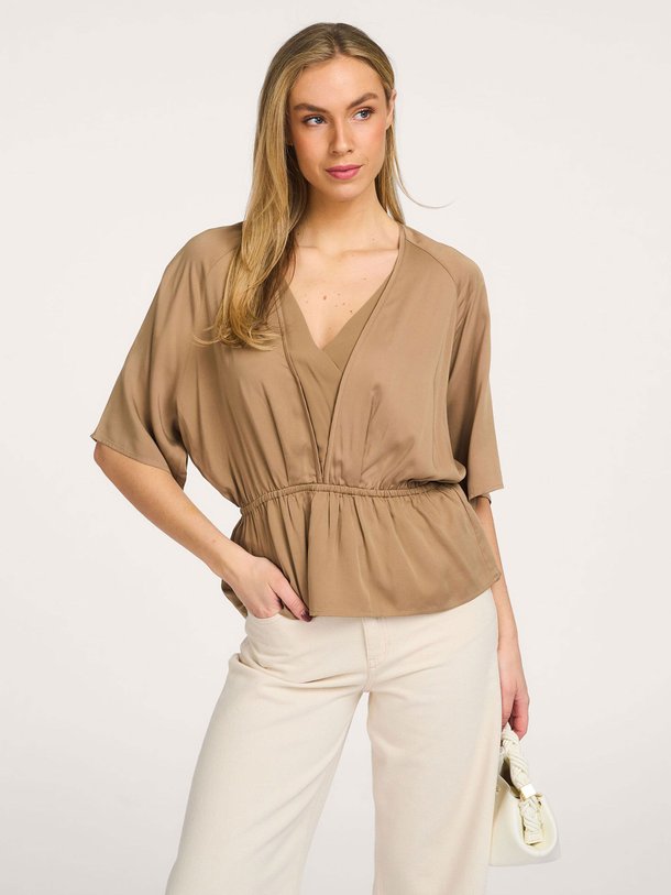 Ontdek de Shera viscose/lyocellmix top van Second Female in de kleur Bruin bij Orangebag. Op werkdagen voor 21:45 besteld, morgen in huis.