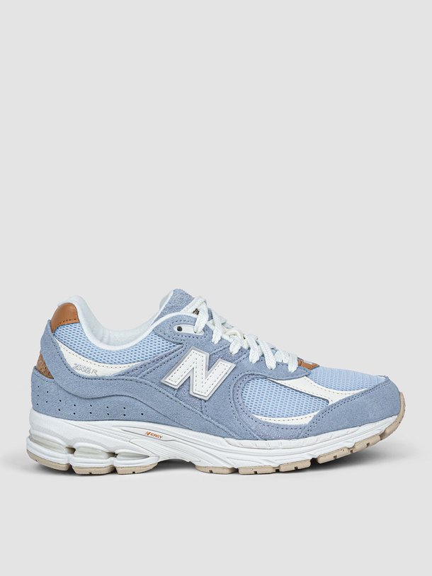 Ontdek de M2002R suède sneakers met mesh van New Balance in de kleur blauw bij Orangebag. Op werkdagen voor 21:45 besteld, morgen in huis.