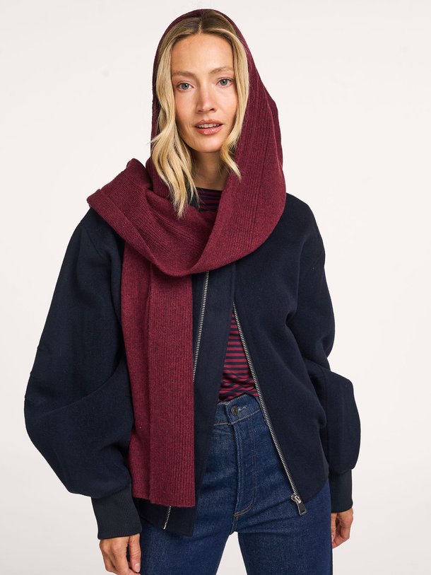 Ontdek de Vallere wolmix capuchon sjaal van Ruby Tuesday in de kleur bordeauxrood bij Orangebag. Op werkdagen voor 21:45 besteld, morgen in huis.