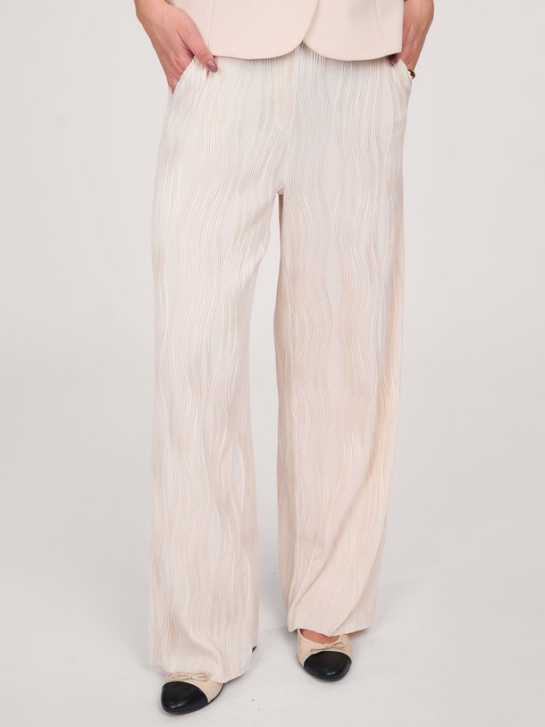 Ontdek de Lexie geweven plissé broek van Studio Anneloes in de kleur ecru bij Orangebag. Op werkdagen voor 21:45 besteld, morgen in huis.