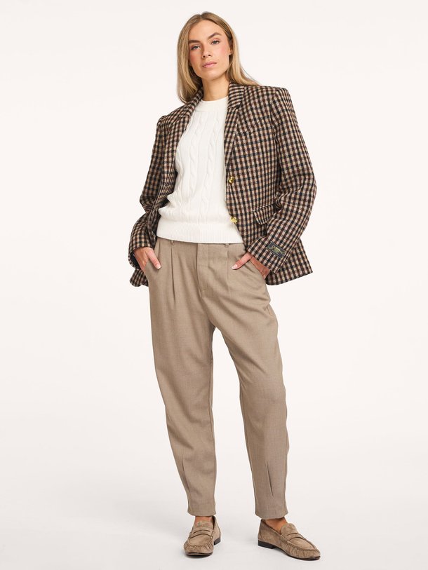 Ontdek de Tailor viscosemix pantalon van Copenhagen Muse in de kleur zand bij Orangebag. Op werkdagen voor 21:45 besteld, morgen in huis.