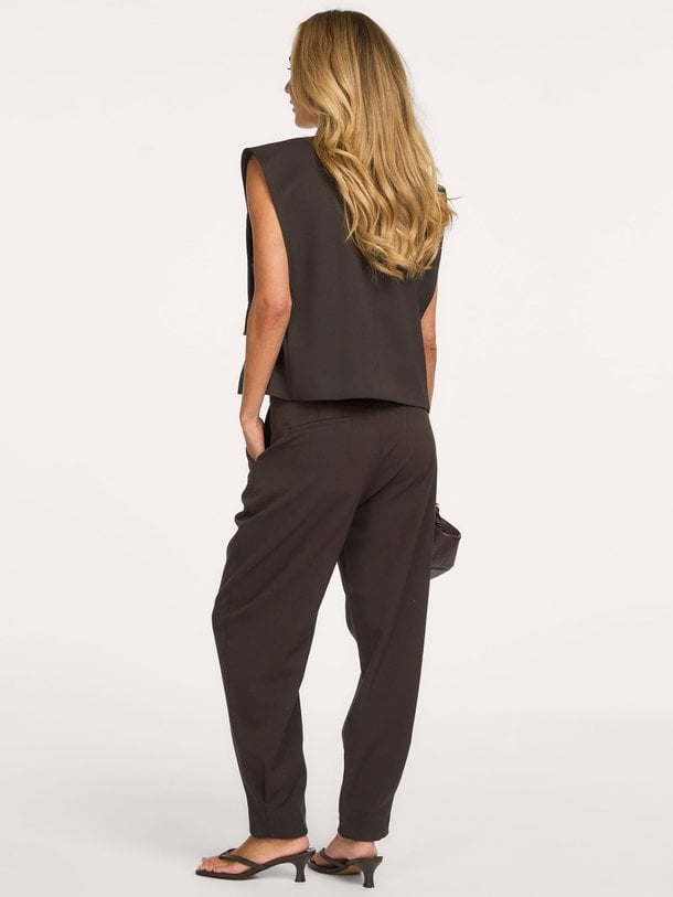Copenhagen Muse Tailor viscosemix pantalon - Donkerbruin Ontdek de Tailor viscosemix pantalon van Copenhagen Muse in de kleur Donkerbruin bij Orangebag. Op werkdagen voor 21:45 besteld, morgen in huis.