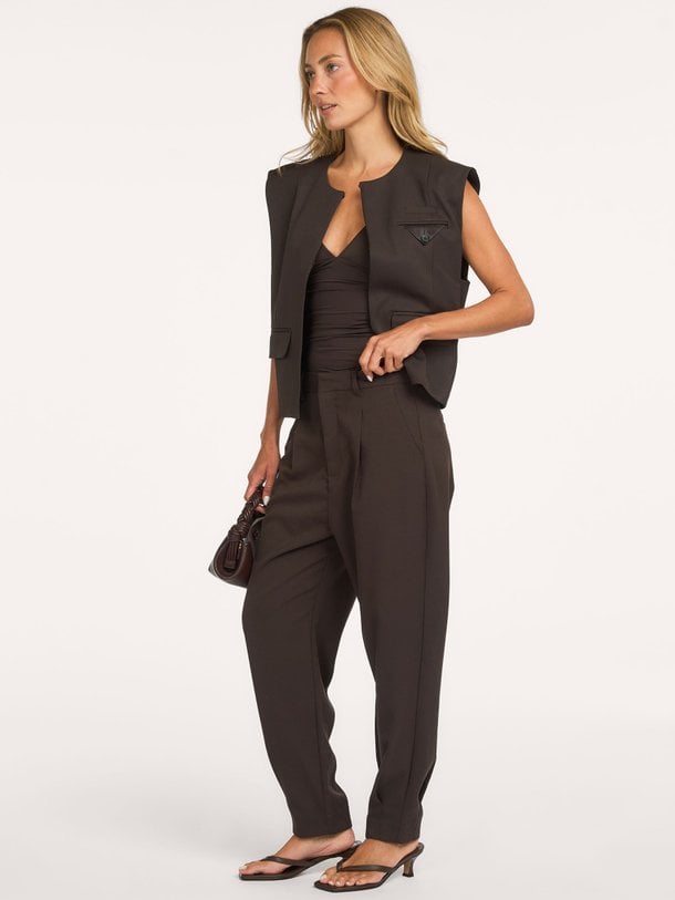 Copenhagen Muse Tailor viscosemix pantalon - Donkerbruin Ontdek de Tailor viscosemix pantalon van Copenhagen Muse in de kleur Donkerbruin bij Orangebag. Op werkdagen voor 21:45 besteld, morgen in huis.