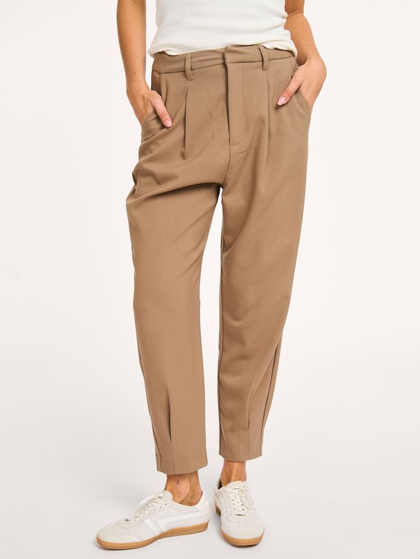 Ontdek de Tailor viscosemix pantalon van Copenhagen Muse in de kleur lichtbruin bij Orangebag. Op werkdagen voor 21:45 besteld, morgen in huis.