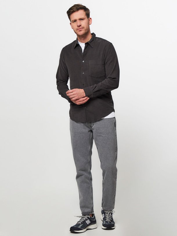 Ontdek de Sune katoenen ribcord overhemd van Mads Norgaard Men in de kleur donkergrijs bij Orangebag. Op werkdagen voor 21:45 besteld, morgen in huis.