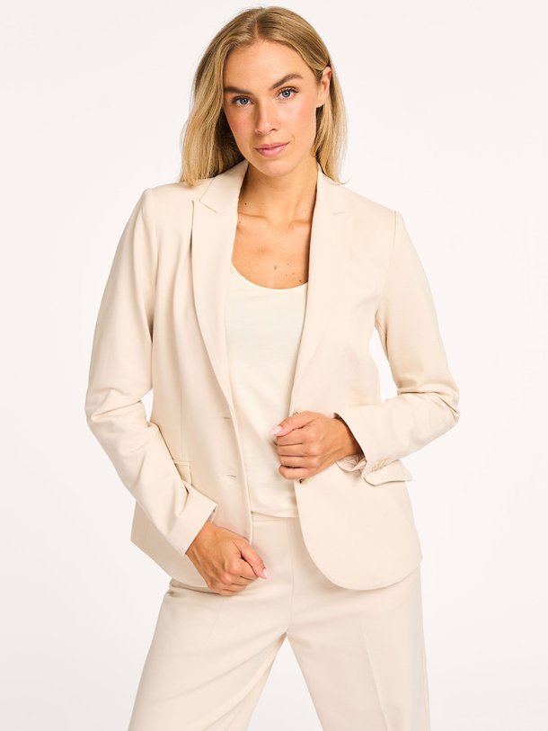 Ontdek de Bari viscosemix stretch blazer van Summum in de kleur ecru bij Orangebag. Op werkdagen voor 21:45 besteld, morgen in huis.