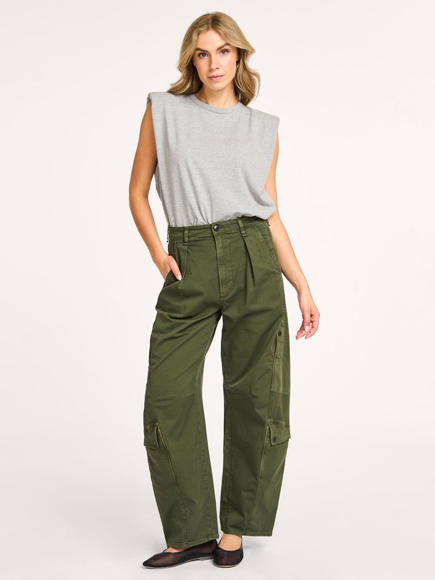 Ontdek de Flight katoenmix cargo broek van Citizens of Humanity in de kleur donkergroen bij Orangebag. Op werkdagen voor 21:45 besteld, morgen in huis.