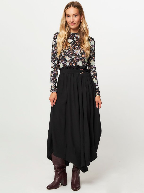 Ontdek de Zeta viscose A-lijn rok van Ulla Johnson in de kleur zwart bij Orangebag. Op werkdagen voor 21:45 besteld, morgen in huis.