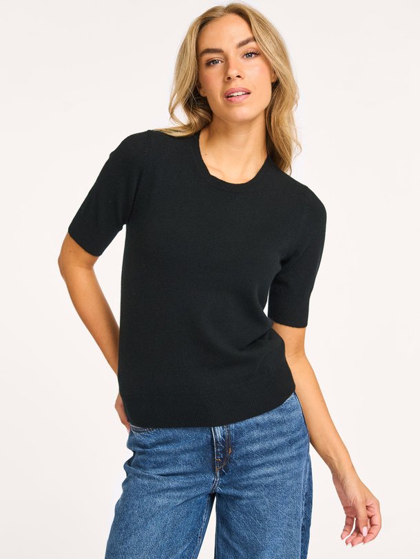 Ontdek de Organic cashmere top van Repeat in de kleur zwart bij Orangebag. Op werkdagen voor 21:45 besteld, morgen in huis.