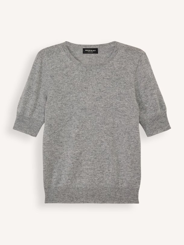 Ontdek de Organic cashmere gemêleerde top van Repeat in de kleur lichtgrijs bij Orangebag. Op werkdagen voor 21:45 besteld, morgen in huis.