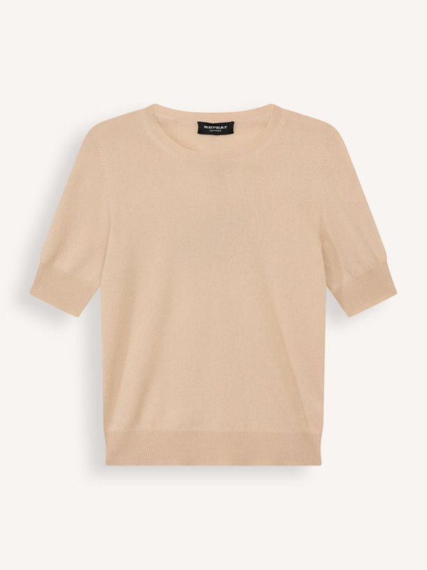Repeat Organic Cashmere Top - Beige Ontdek de Organic cashmere top van Repeat in de kleur beige bij Orangebag. Op werkdagen voor 21:45 besteld, morgen in huis.