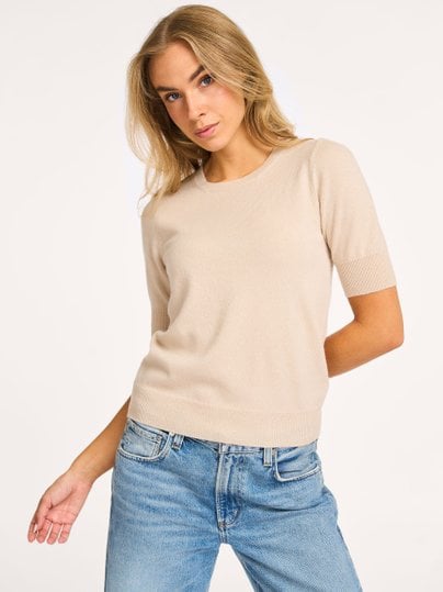Repeat Organic Cashmere Top - Beige Ontdek de Organic cashmere top van Repeat in de kleur beige bij Orangebag. Op werkdagen voor 21:45 besteld, morgen in huis.