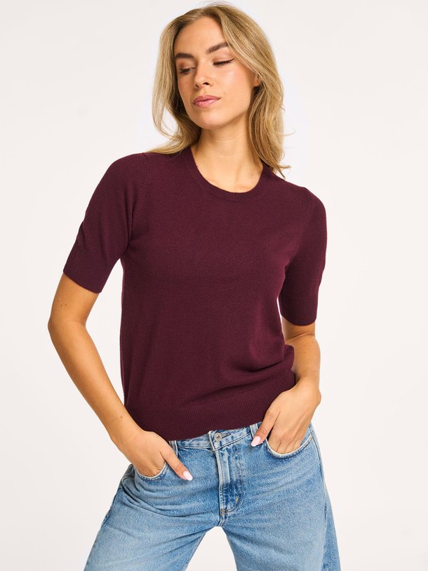 Ontdek de Organic cashmere top van Repeat in de kleur bordeauxrood bij Orangebag. Op werkdagen voor 21:45 besteld, morgen in huis.