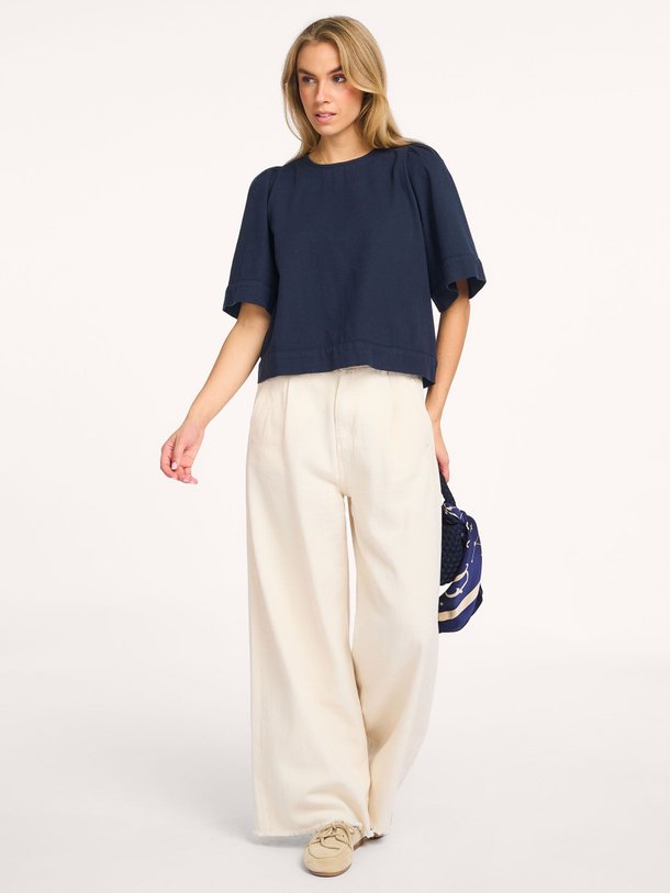 Ontdek de Olivia katoenen top van By-Bar in de kleur Donkerblauw bij Orangebag. Op werkdagen voor 21:45 besteld, morgen in huis.