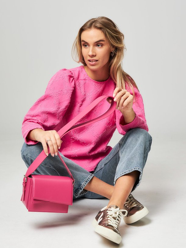 Ontdek de Harlow katoenen top met dessin van Co'Couture in de kleur roze bij Orangebag. Op werkdagen voor 21:45 besteld, morgen in huis.