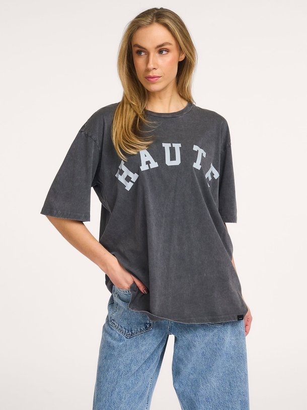 Ontdek de Noma katoenen T-shirt met print van Haute L'Amitié in de kleur Antraciet bij Orangebag. Op werkdagen voor 21:45 besteld, morgen in huis.