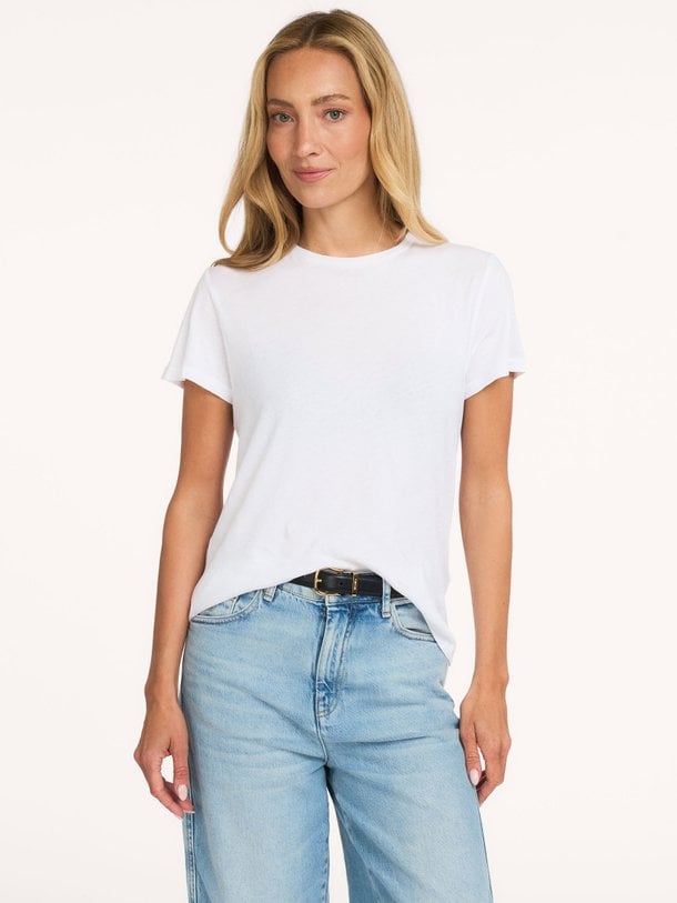 Ontdek de Covi katoenen T-shirt van Bellerose in de kleur wit bij Orangebag. Op werkdagen voor 21:45 besteld, morgen in huis.