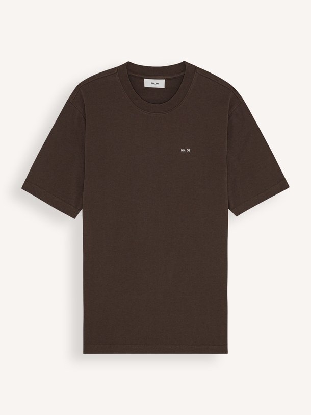 Ontdek de Adam EMB T-shirt 3209 van NN.07 bij Orangebag. Op werkdagen voor 21:45 besteld, morgen in huis.