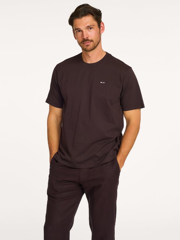 Nn.07 Adam Emb T-Shirt 3209 Ontdek de Adam EMB T-shirt 3209 van NN.07 bij Orangebag. Op werkdagen voor 21:45 besteld, morgen in huis.