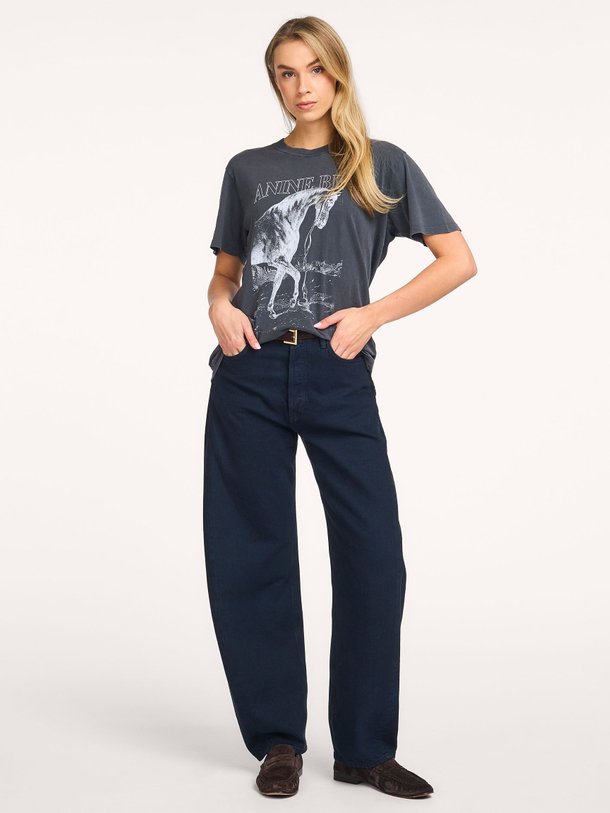 Ontdek de Lili katoenen T-shirt met print van Anine Bing in de kleur Zwart bij Orangebag. Op werkdagen voor 21:45 besteld, morgen in huis.