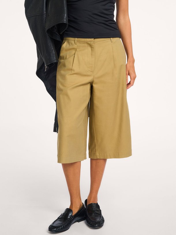 Ontdek de Tore viscose/katoenmix bermuda short van Modstrom in de kleur Kaki bij Orangebag. Op werkdagen voor 21:45 besteld, morgen in huis.