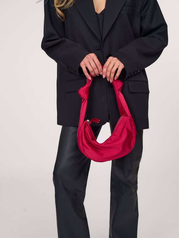 Ontdek de Luster Talia geweven schouder-/handtas van Becksondergaard in de kleur rood bij Orangebag. Op werkdagen voor 21:45 besteld, morgen in huis.