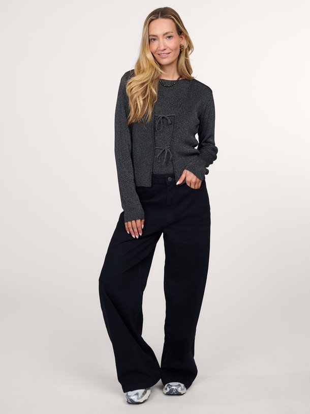 Ontdek de Lucky viscosemix lurex vest van Modstrom in de kleur donkergrijs bij Orangebag. Op werkdagen voor 21:45 besteld, morgen in huis.