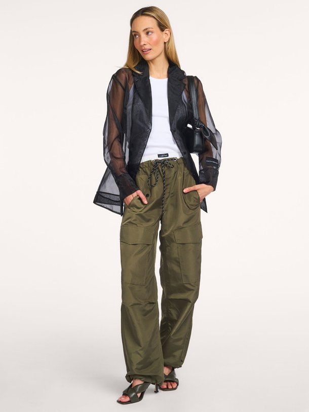 Ontdek de Thalia geweven cargo broek van Haute L'Amitié in de kleur Donkergroen bij Orangebag. Op werkdagen voor 21:45 besteld, morgen in huis.