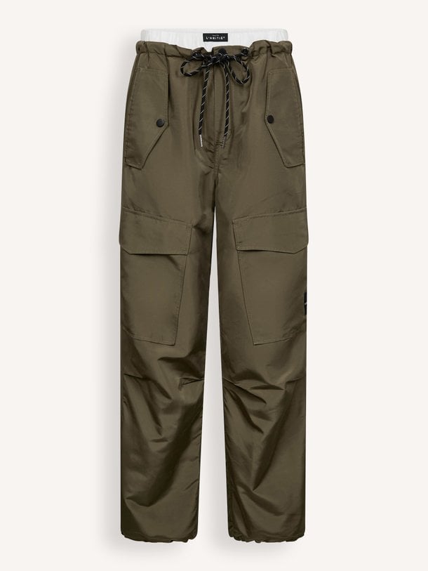 Ontdek de Thalia geweven cargo broek van Haute L'Amitié in de kleur Donkergroen bij Orangebag. Op werkdagen voor 21:45 besteld, morgen in huis.