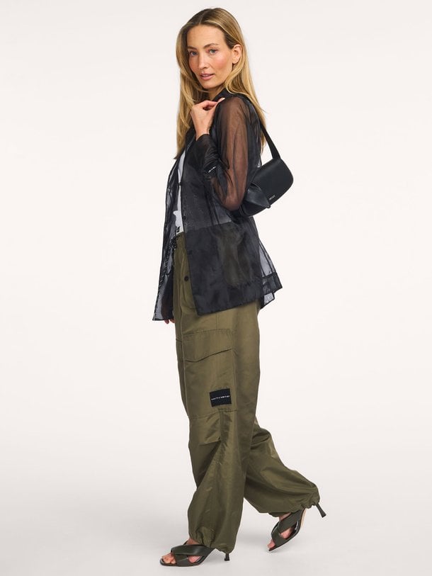 Ontdek de Thalia geweven cargo broek van Haute L'Amitié in de kleur Donkergroen bij Orangebag. Op werkdagen voor 21:45 besteld, morgen in huis.