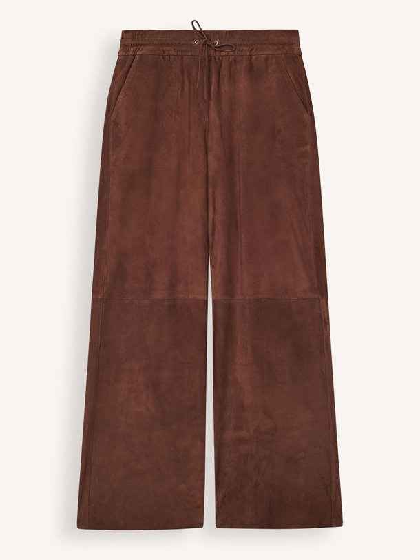 Ontdek de Nadia suède broek van Studio AR in de kleur Donkerbruin bij Orangebag. Op werkdagen voor 21:45 besteld, morgen in huis.