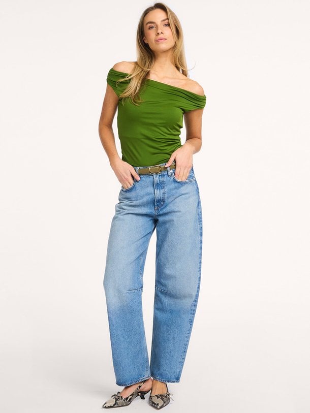 Ontdek de Hima jersey off shoulder top van Modstrom in de kleur Groen bij Orangebag. Op werkdagen voor 21:45 besteld, morgen in huis.