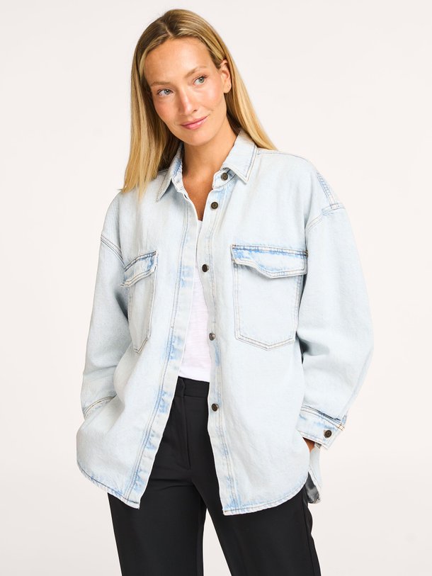 Ontdek de Joybird denim blouse van American Vintage in de kleur lichtblauw bij Orangebag. Op werkdagen voor 21:45 besteld, morgen in huis.