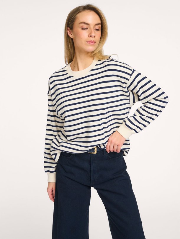 Ontdek de Honor katoenen gestreepte sweater van Xirena in de kleur Off-white bij Orangebag. Op werkdagen voor 21:45 besteld, morgen in huis.