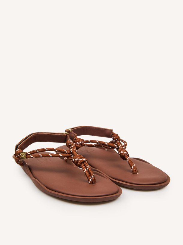 Ontdek de Flo lederen sandalen van Flowze in de kleur Donkerbruin bij Orangebag. Op werkdagen voor 21:45 besteld, morgen in huis.