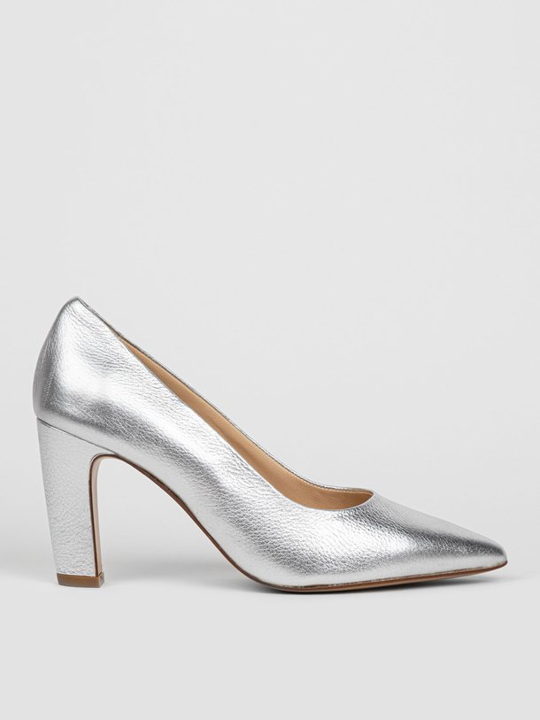 Ontdek de Madeline lederen metallic pumps van Brown Dot. in de kleur zilverkleur bij Orangebag. Op werkdagen voor 21:45 besteld, morgen in huis.