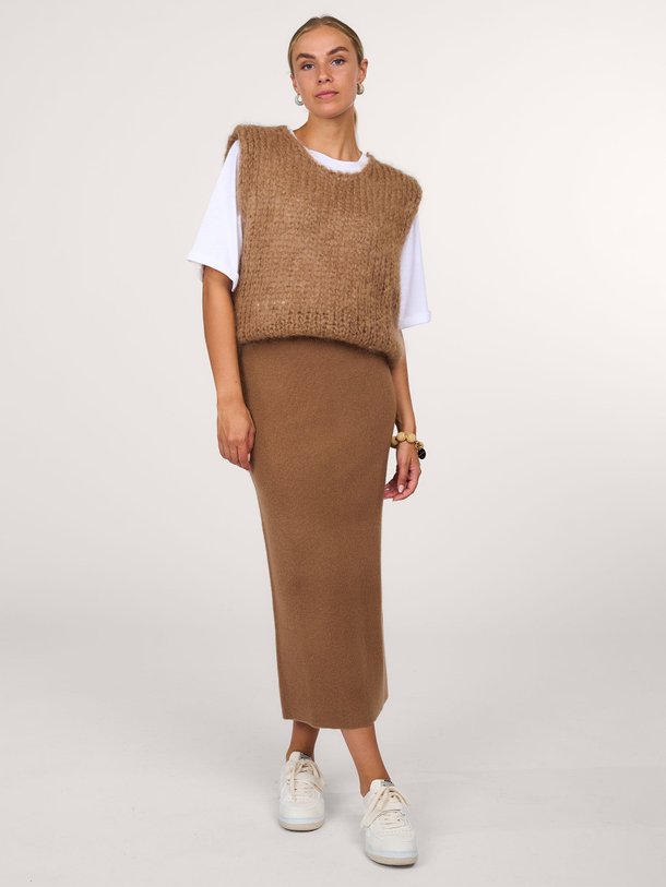 Ontdek de Dex merino wollen rok van By-Bar in de kleur camel bij Orangebag. Op werkdagen voor 21:45 besteld, morgen in huis.