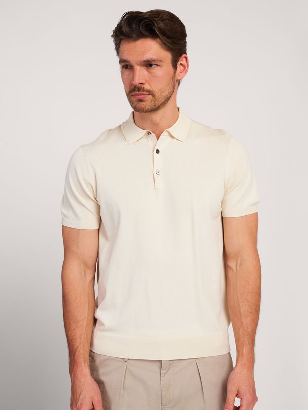 Ontdek de Tencel/zijdenmix polo van Profuomo in de kleur off-white bij Orangebag. Op werkdagen voor 21:45 besteld, morgen in huis.