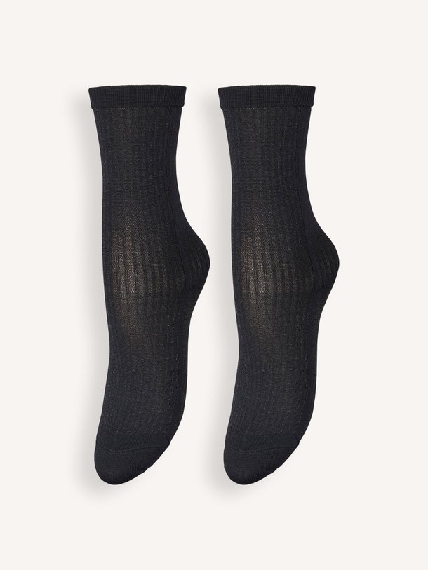 Ontdek de Stripy gebreide lurex sokkken van Becksondergaard in de kleur Zwart bij Orangebag. Op werkdagen voor 21:45 besteld, morgen in huis.