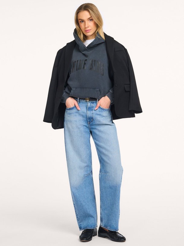 Ontdek de Harvey katoenen sweater van Anine Bing in de kleur Zwart bij Orangebag. Op werkdagen voor 21:45 besteld, morgen in huis.