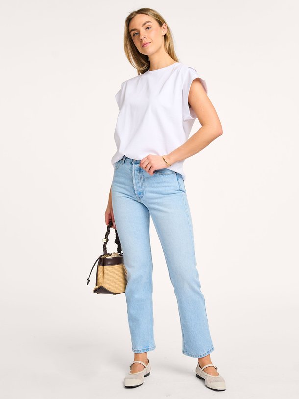Ontdek de Lindsay high waist straight fit jeans van Lois in de kleur lichtblauw bij Orangebag. Op werkdagen voor 21:45 besteld, morgen in huis.
