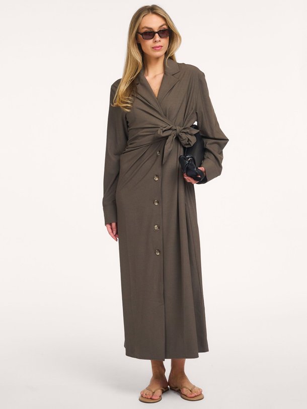 Ontdek de Darlon viscosemix jurk van Club L`avenir in de kleur Bruin bij Orangebag. Op werkdagen voor 21:45 besteld, morgen in huis.