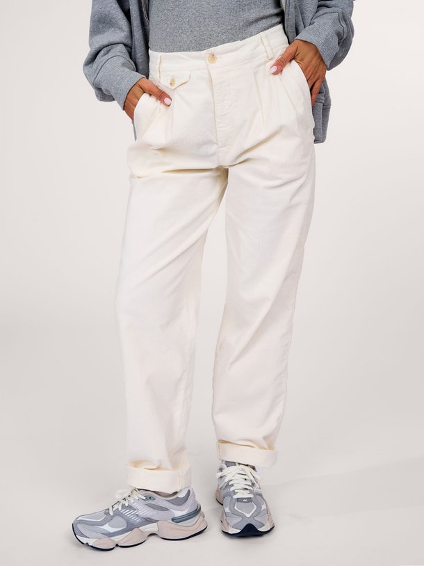 Ontdek de Rhoone katoenmix ribcord broek van Closed in de kleur crème bij Orangebag. Op werkdagen voor 21:45 besteld, morgen in huis.