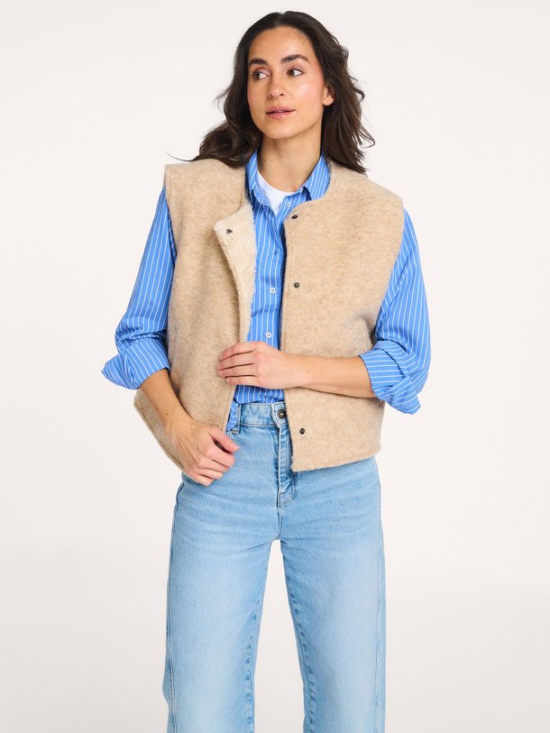 Ontdek de Joelle wolmix reversible gilet van By-Bar in de kleur Zand bij Orangebag. Op werkdagen voor 21:45 besteld, morgen in huis.