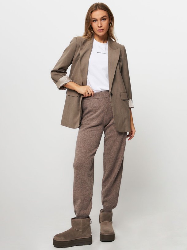 Ontdek de Sacharlotte wollen gemêleerde joggingbroek van Samsoe Samsoe in de kleur bruin bij Orangebag. Op werkdagen voor 21:45 besteld, morgen in huis.