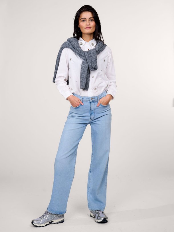 Ontdek de Katoenen blouse met applicaties van Summum in de kleur wit bij Orangebag. Op werkdagen voor 21:45 besteld, morgen in huis.