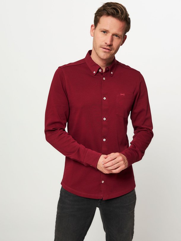 Ontdek de Bridge katoenen overhemd van Denham in de kleur bordeauxrood bij Orangebag. Op werkdagen voor 21:45 besteld, morgen in huis.