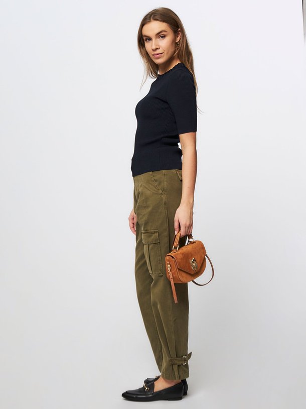 Ontdek de Tami viscosemix rib top van ba-sh in de kleur donkerblauw bij Orangebag. Op werkdagen voor 21:45 besteld, morgen in huis.