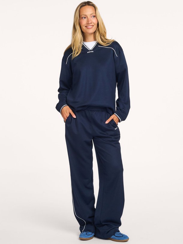 Ontdek de Utopia katoenmix joggingbroek van Modstrom in de kleur Donkerblauw bij Orangebag. Op werkdagen voor 21:45 besteld, morgen in huis.